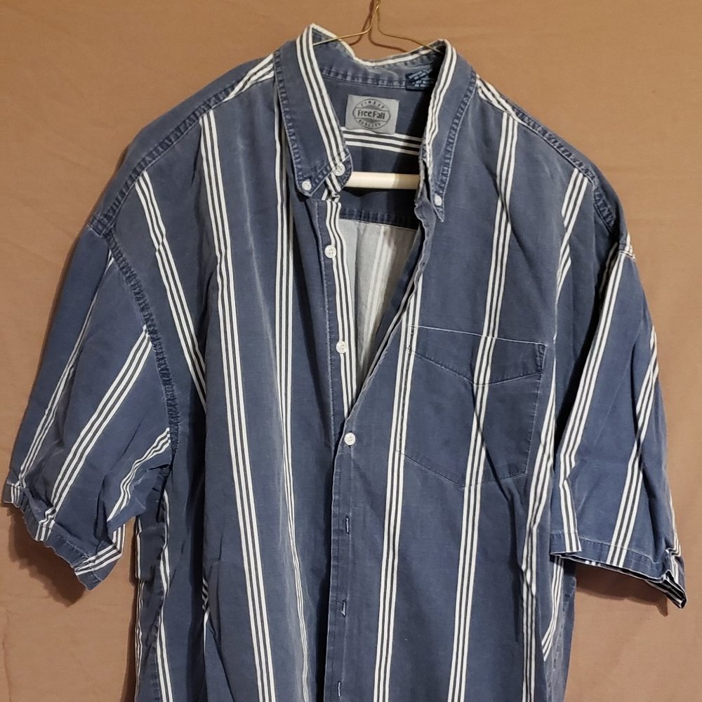 Shirt, button-down, short sleeve, blue with white stripes, Size Large, Free Fall